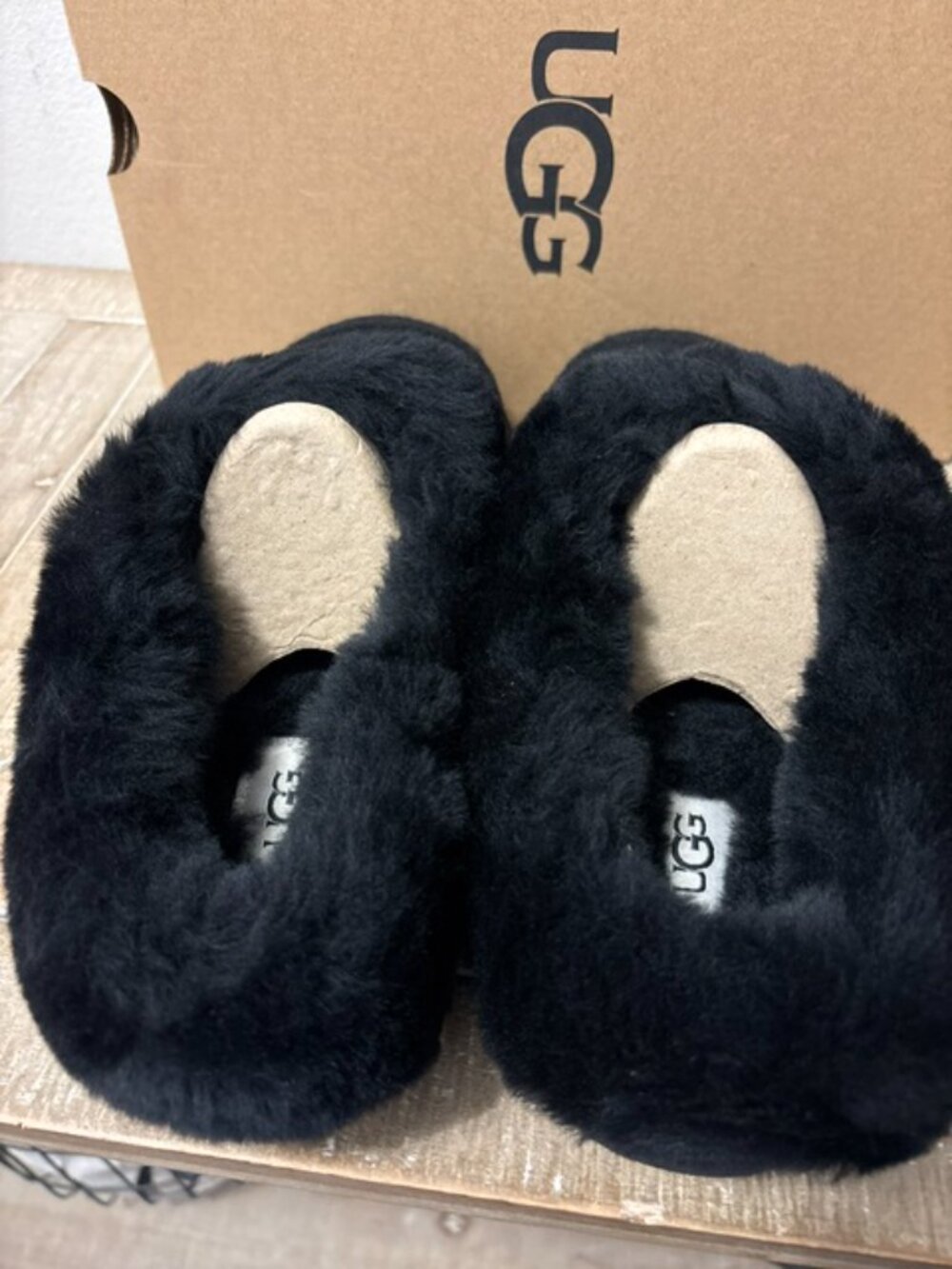 NEW UGG Cluggette Genuine Shearling Lined Indoor Outdoor Slippers - Picture 3 of 7